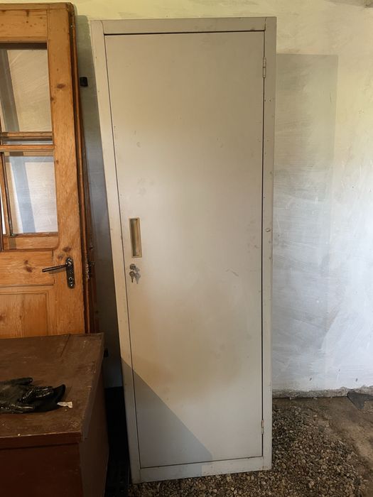 Dulap metalic depozitare – robust, cu rafturi