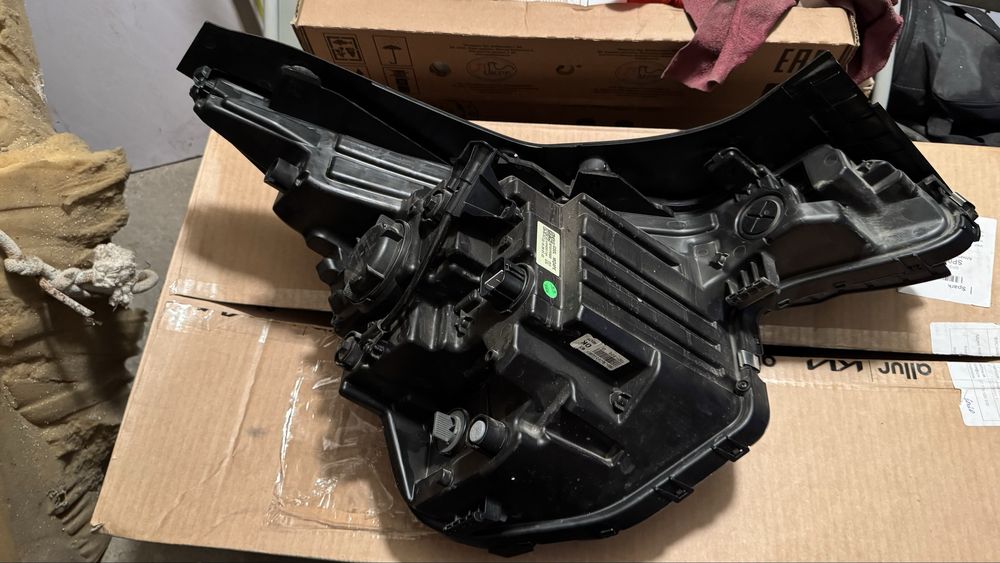 Левая фара Kia Sorento