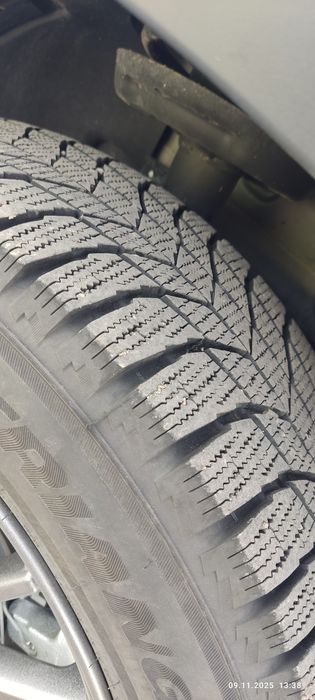 Продам леккосплавные  диски на 16 с шинами
