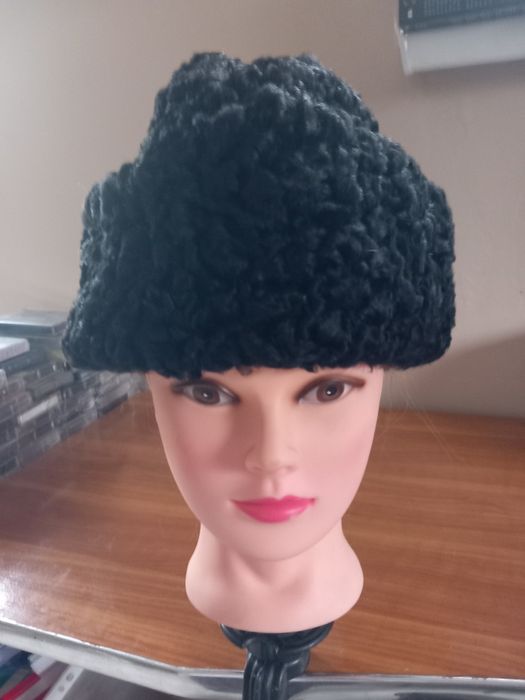 Căciulă tip șapcă, blană.