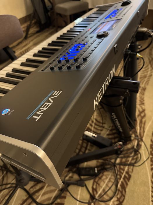 Ketron Event 76 cu garantie