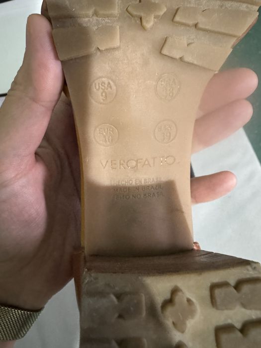 Продам босоножки брендовые