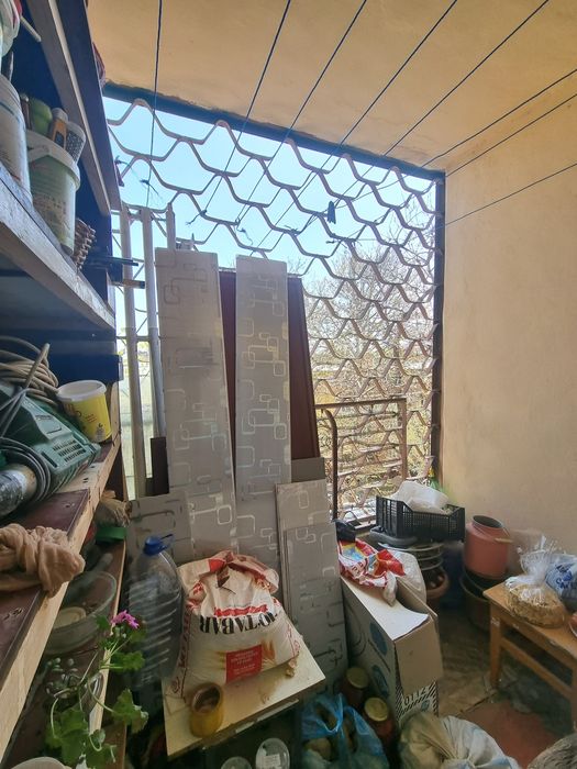 Чирчик дом сотилади 2 хона 1 микрайон с мебелью