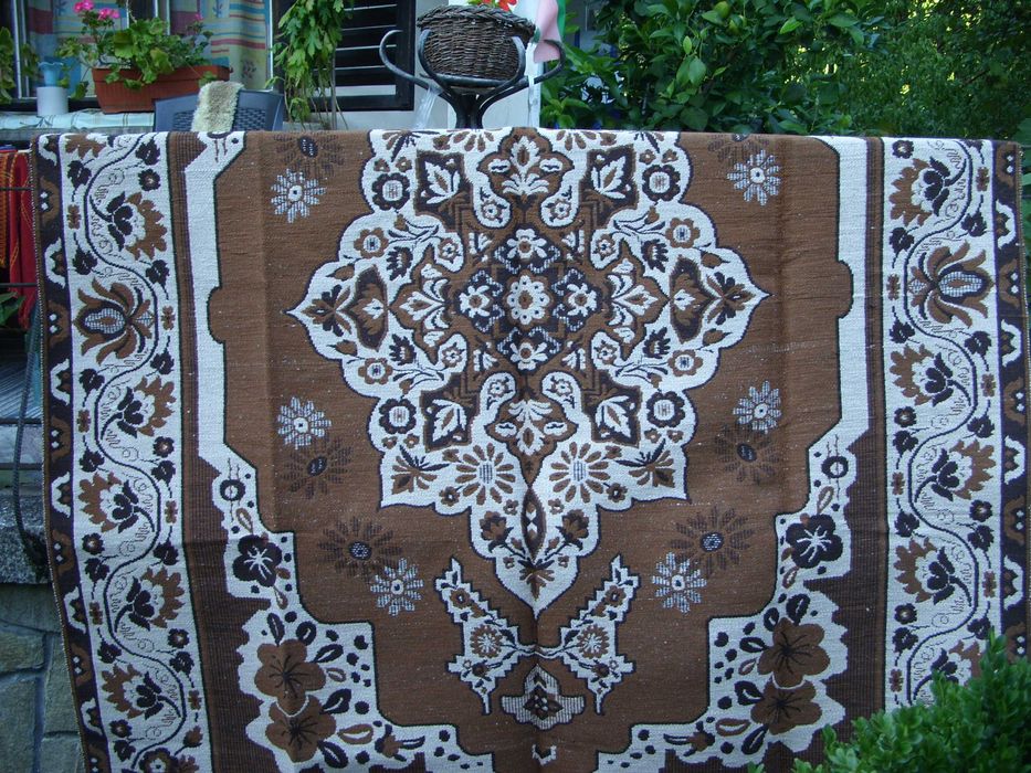 Жакардови, вълнени килими