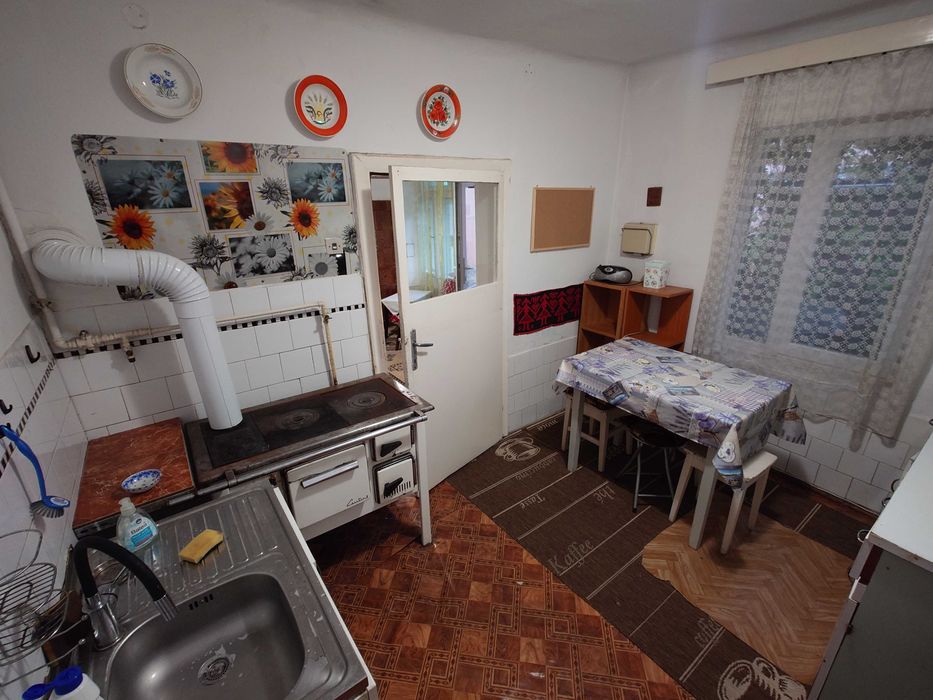 Casă de vânzare mobilată, 3 camere, zona Aleea Carpați