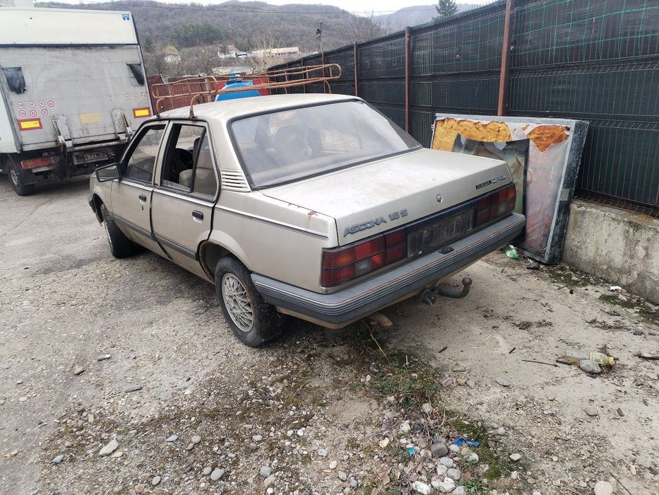 Opel Ascona  1.8s vând sau dezmembrez