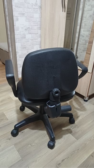 Отдам бесплатно стол и стулья
