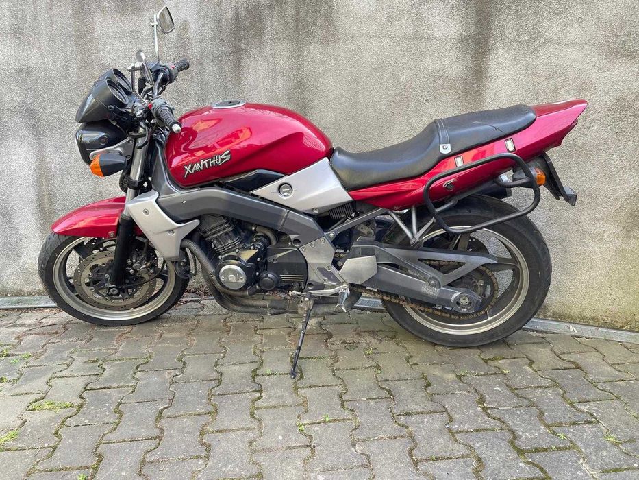Motocicleta Xanthus ZR400