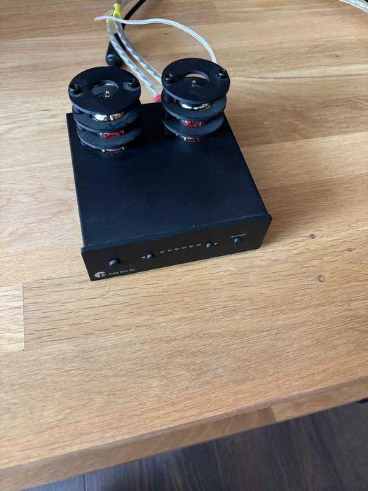 Pro-Ject Tube Box S2 – Лампов грамофонен предусилвател (Като НОВ)