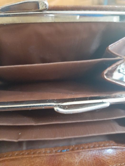 Vand portofel din piele veritabilă pentru dame