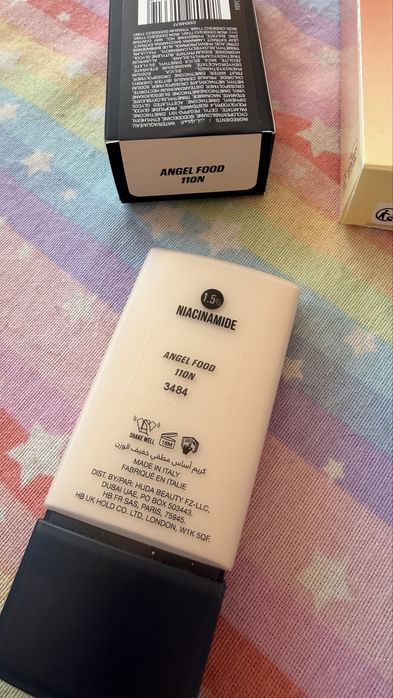 Чисто нови Huda Beauty Easy Blur primer, foundation, liquid concealer