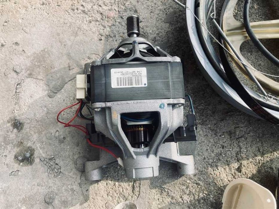 Пералня за вграждане Hotpoint Ariston AWM 1081 EU