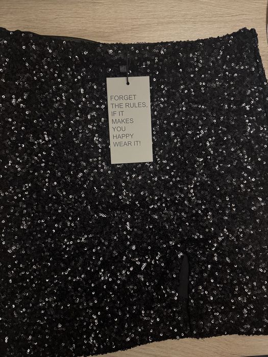 Ефектна къса пола с етикет