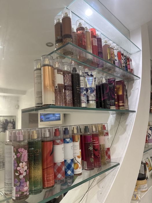 Намалени Bath and Bodyworks спрейчета, лосиони, душ гел