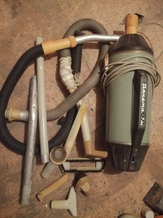 Ретро антикварна прахосмукачка Ракета