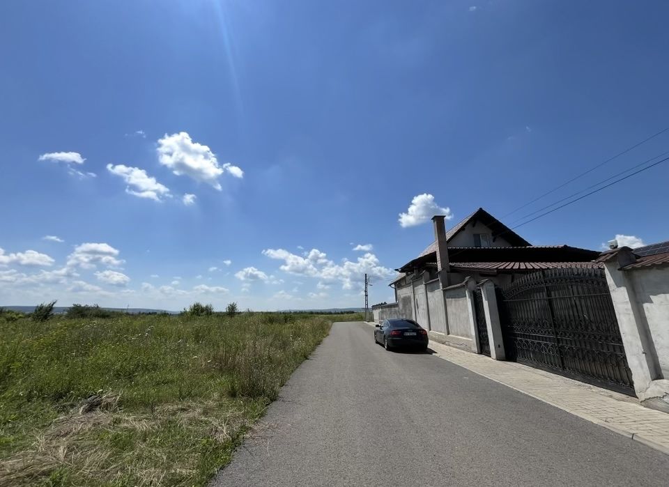 Vând 2 parcele de teren Str Ghiocelului