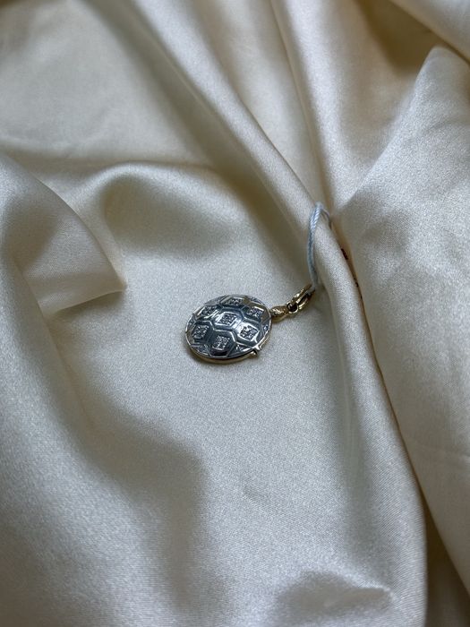 Золотой кулон медальон