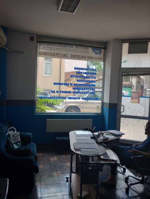 Дава се под наем Магазин в Плевен, Широк център - 20 кв.м за 142.8 € - Снимка #2