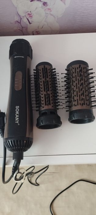 Продам фен 5000 с насадками