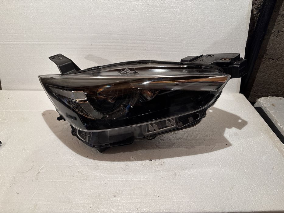 Десен фар Mazda CX-3   D10E-51030