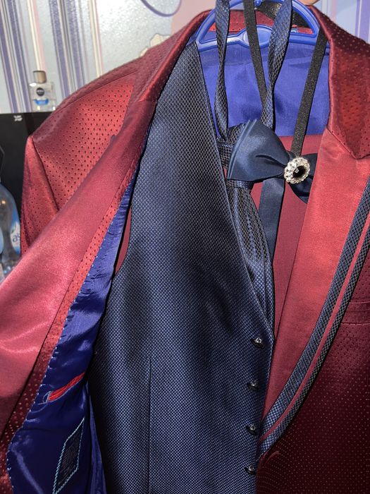 Костюм тройка