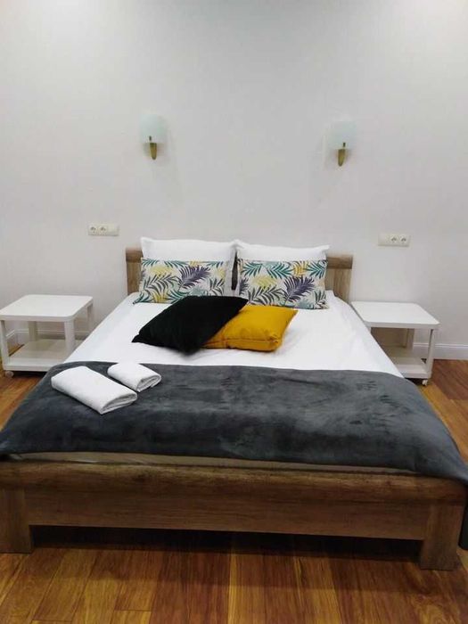 Дава се под наем Многостаен апартамент в Бургас, Център - 200 кв.м за 224.4 € - Снимка #1