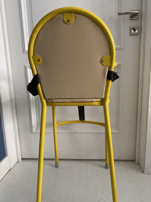 Детский стульчик. За общим столом.