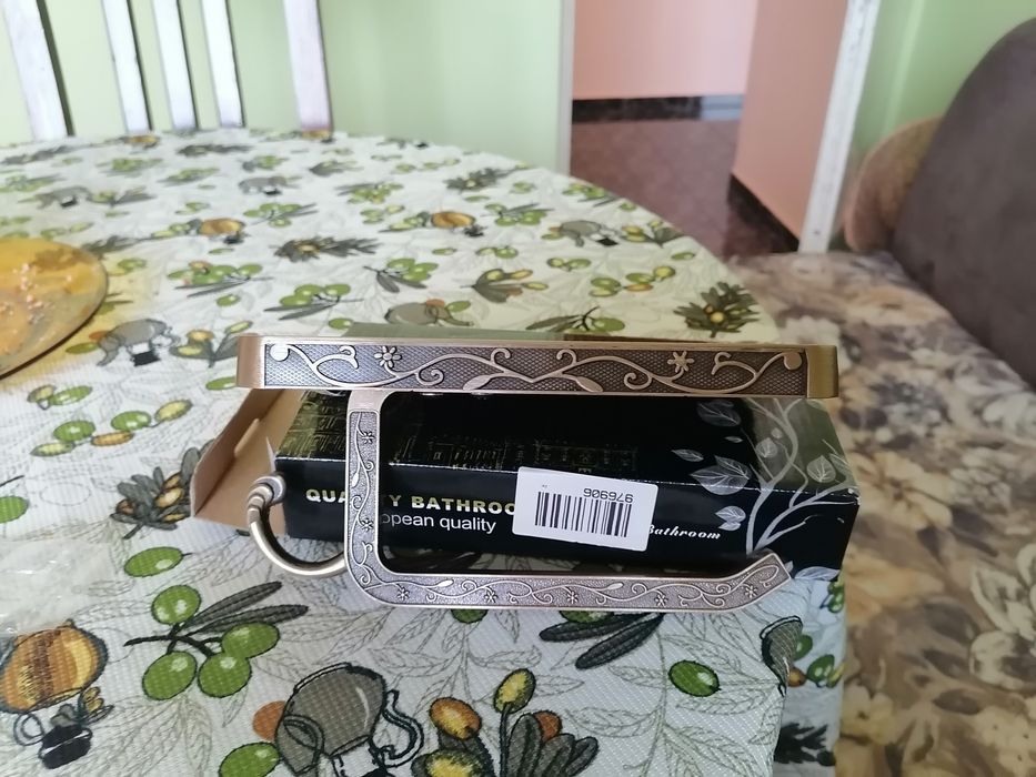 Поставка за тоалетна хартия