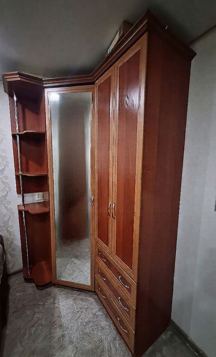 Продам шкаф угловой