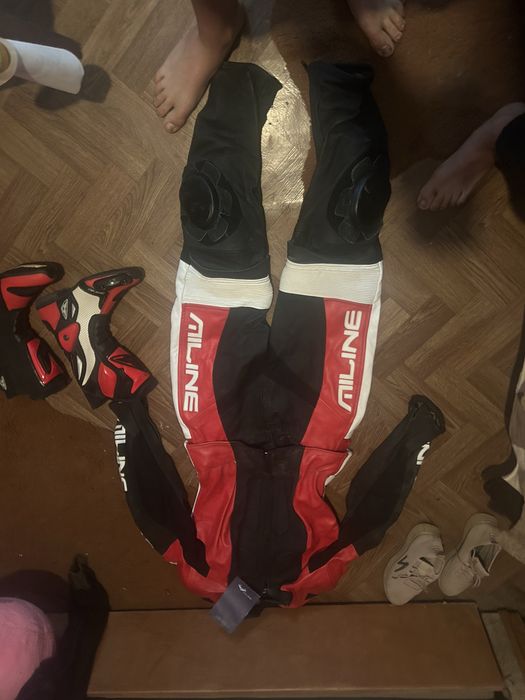 Costum de piele de motor ne purtat este nou nouț are și eticheta