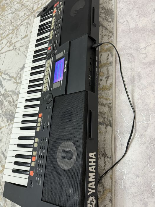 Продам Yamaha psr s 550