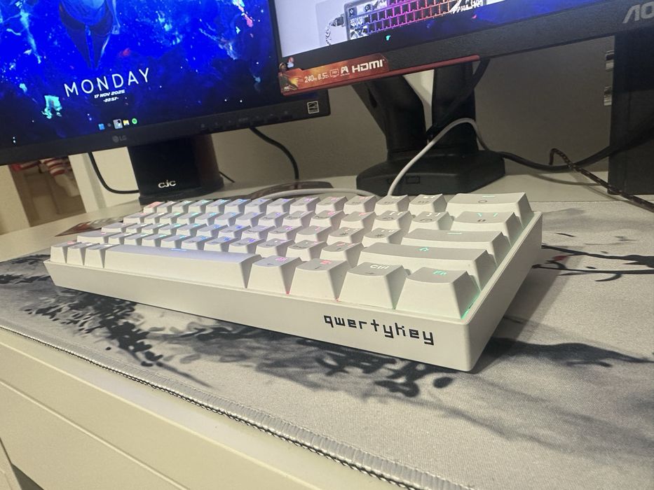 Tastatura  mecanica Qwerty H61