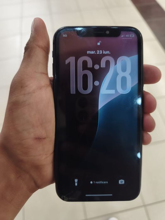 Vând iphone 11 utilizat