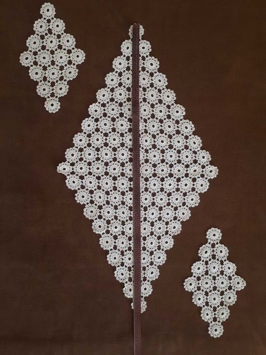 Карета, покривка и блуза на една кука