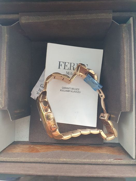 Продам часы FERRO