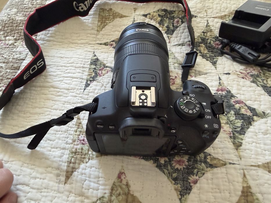 Canon EOS 700D + 18–135mm IS STM