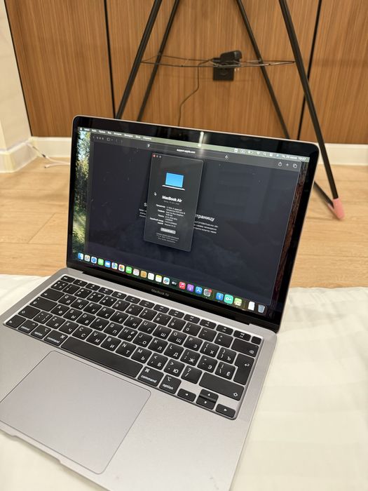 Продам MacBook Air (Retina, 13-inch, 2020)