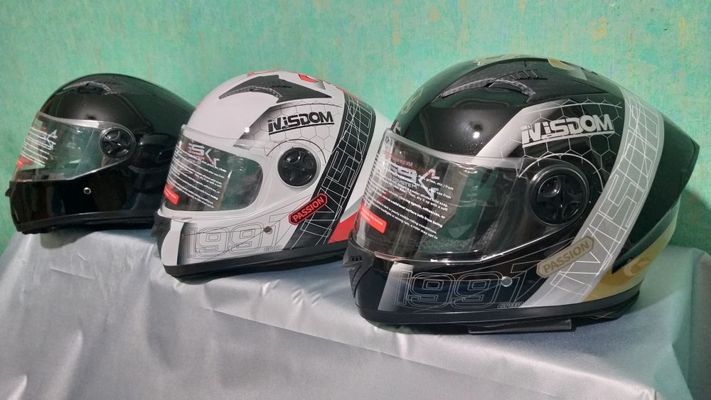 Продаётся мото шлемы НОВЫЙ. Очень удобно и лёгкий.