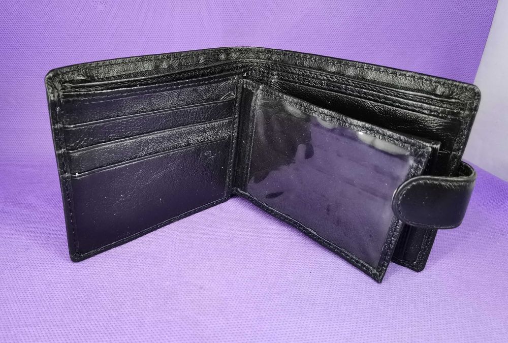 Продавам нов Gucci портфейл от черна естествена кожа