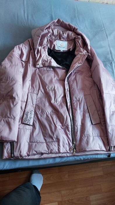 Продам женскую куртку