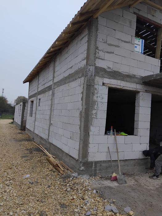 De vânzare casa cu mansarda