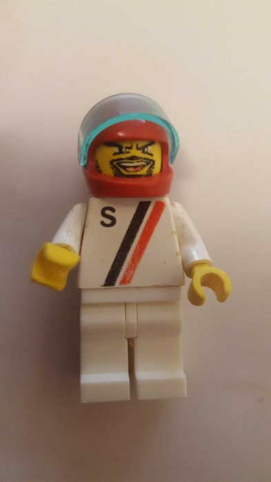 Стари Лего фигурки.