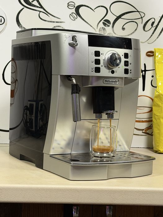 Кафемашина кафе автомат delonghı magnifica S с гаранция