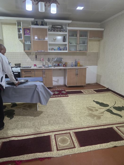 Пиштган ғиштдан қурилган 6-сотихдан иборат тайер подключ коттедж