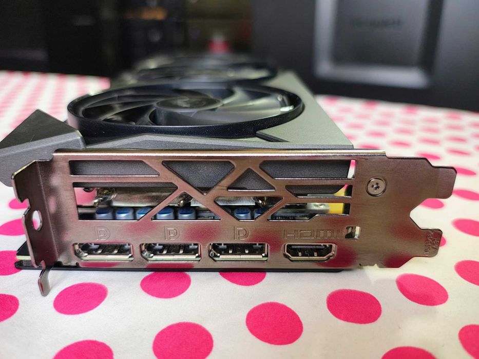 Placa video MSI RTX 4070 GAMING X SLIM 12GB GDDR6X 192-bit.