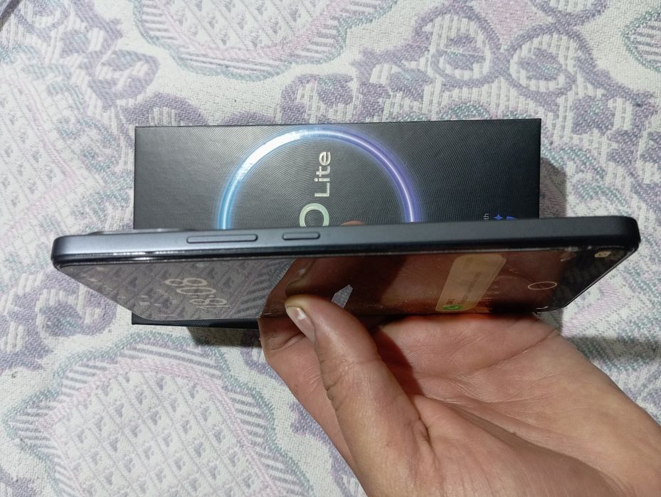 Продам Vivo v 60 lite 8/128 gb