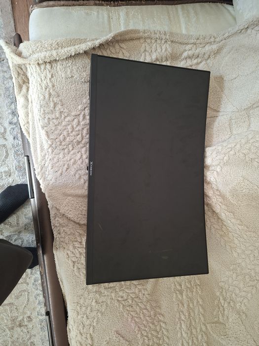 Продаётся   2 монитора Xtreon