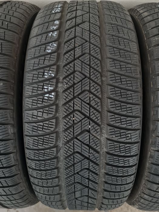 Зимни гуми Спорт П.PIRELLI Scorpion 315 35 R22  275 40 R22 дот 3821