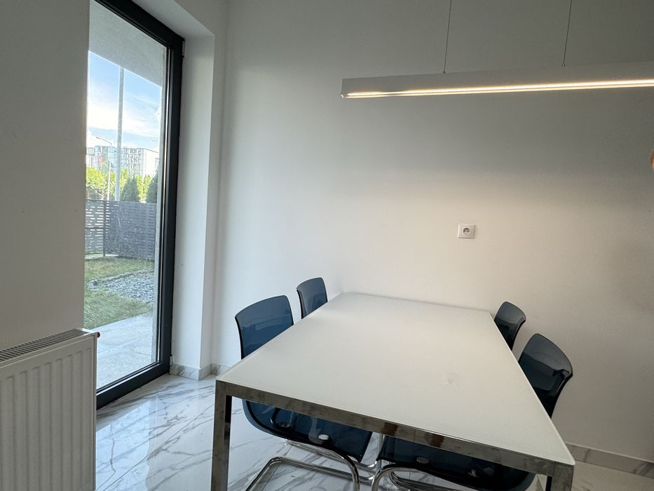 Masă TORSBY cu scaune TOBIAS marca IKEA - masa surfragerie sticla crom