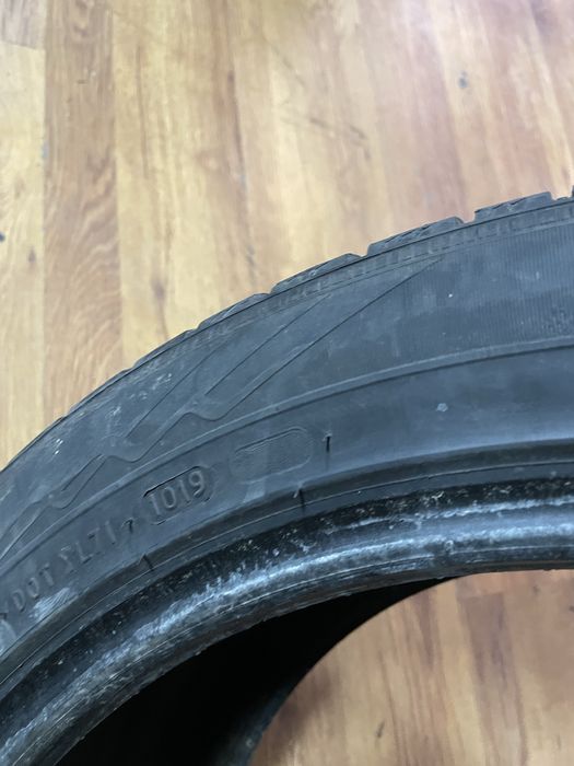 275/40R20.     245/45R19